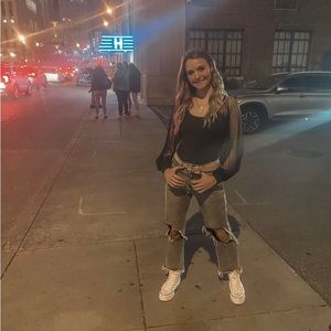 Meet your Posher, Alyson